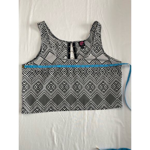 2B Bebe Geometric Crop Flowy Black White Gold Chain Top Size Large Y2K - Picture 8 of 9